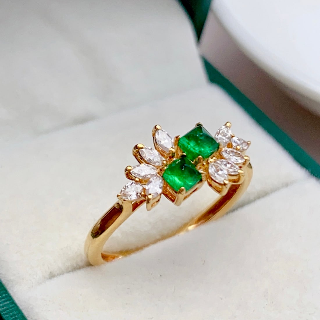 14k Gold 0.50 Ct Vivid Green Natural Emerald & Diamond Ring - 3
