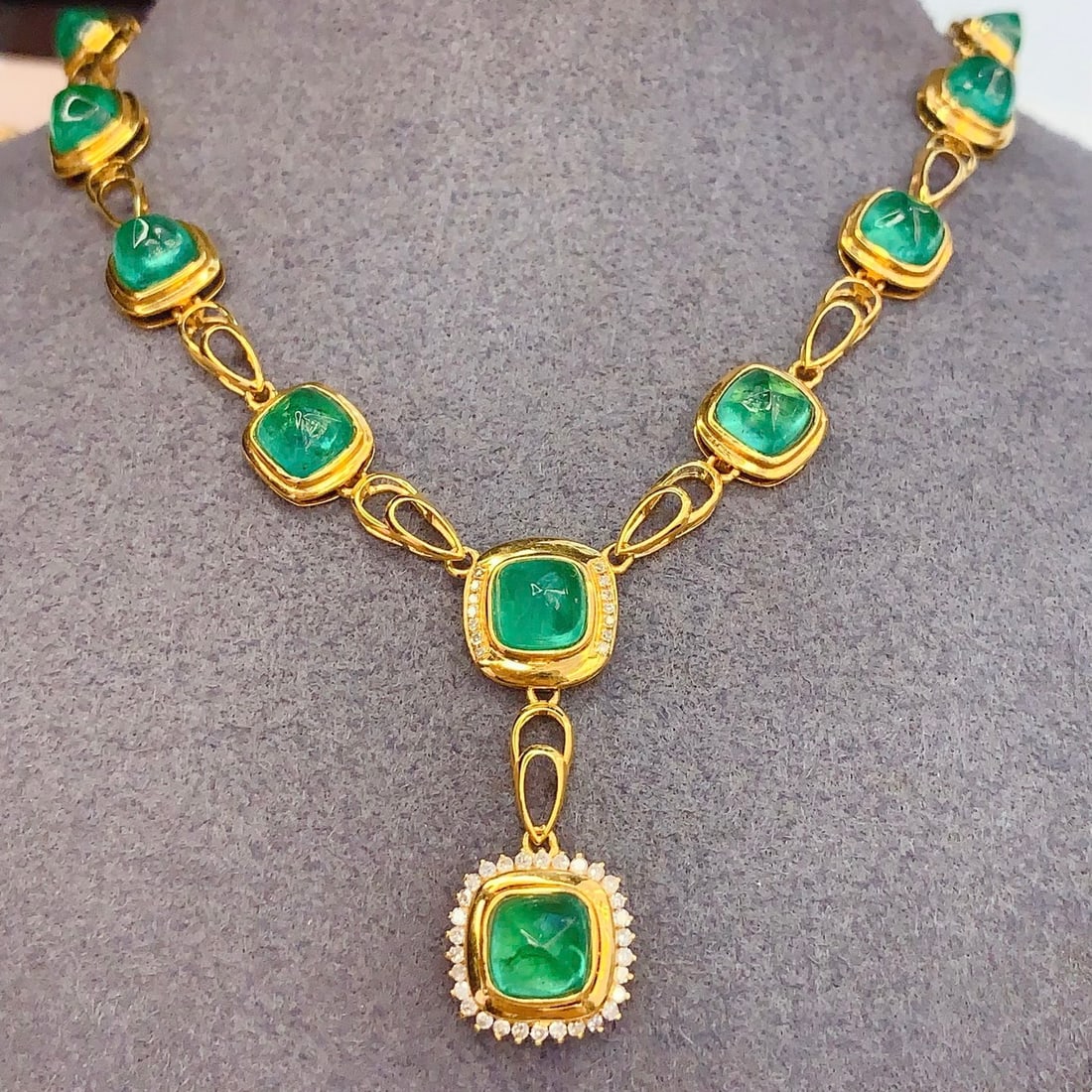 14k Gold 12.26 Ct Natural Emerald & Diamond Necklace - 4