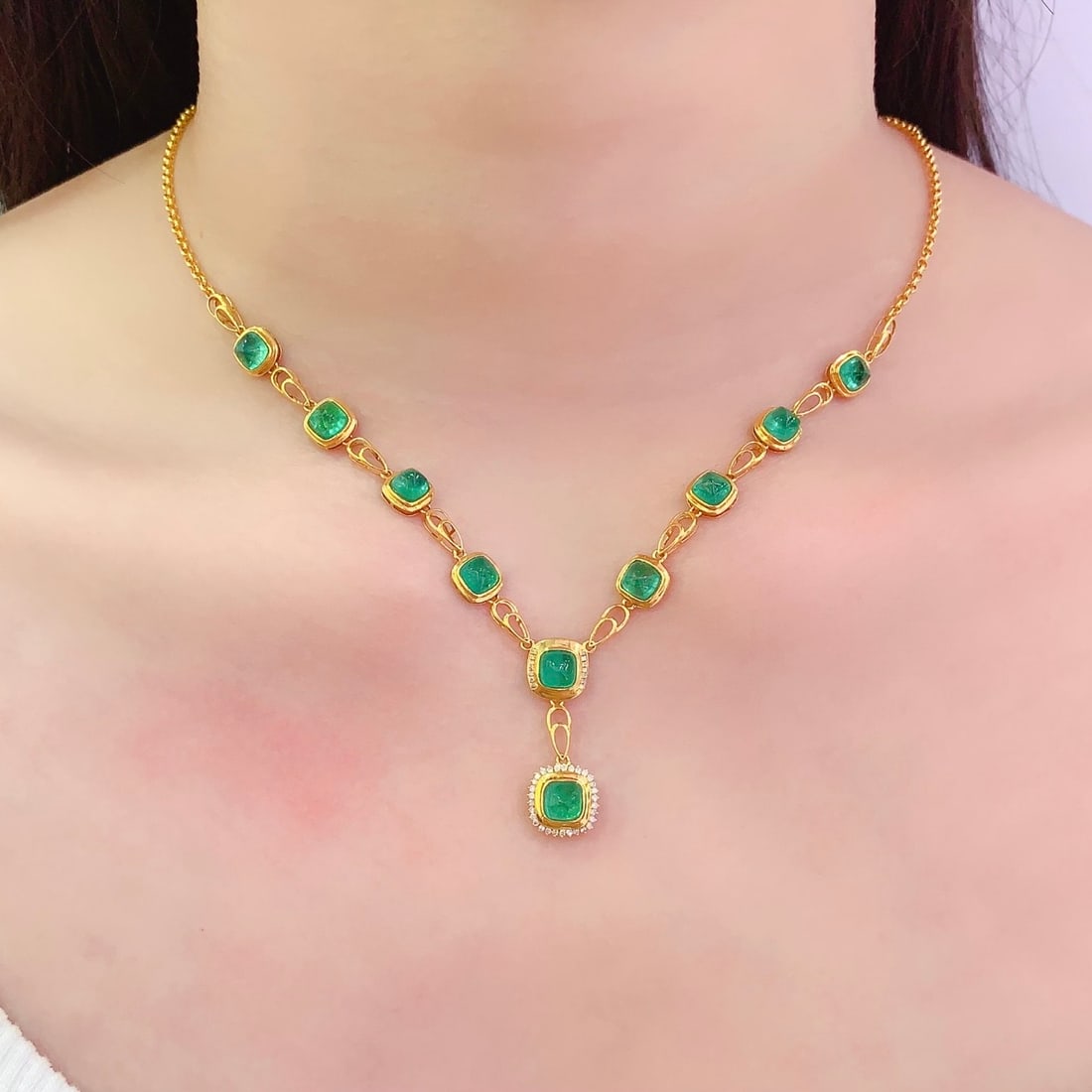 14k Gold 12.26 Ct Natural Emerald & Diamond Necklace - 5