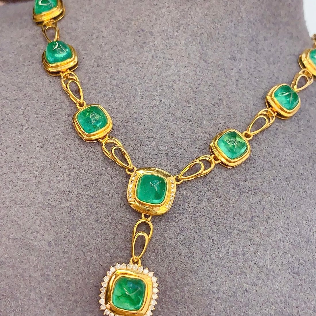 14k Gold 12.26 Ct Natural Emerald & Diamond Necklace - 6
