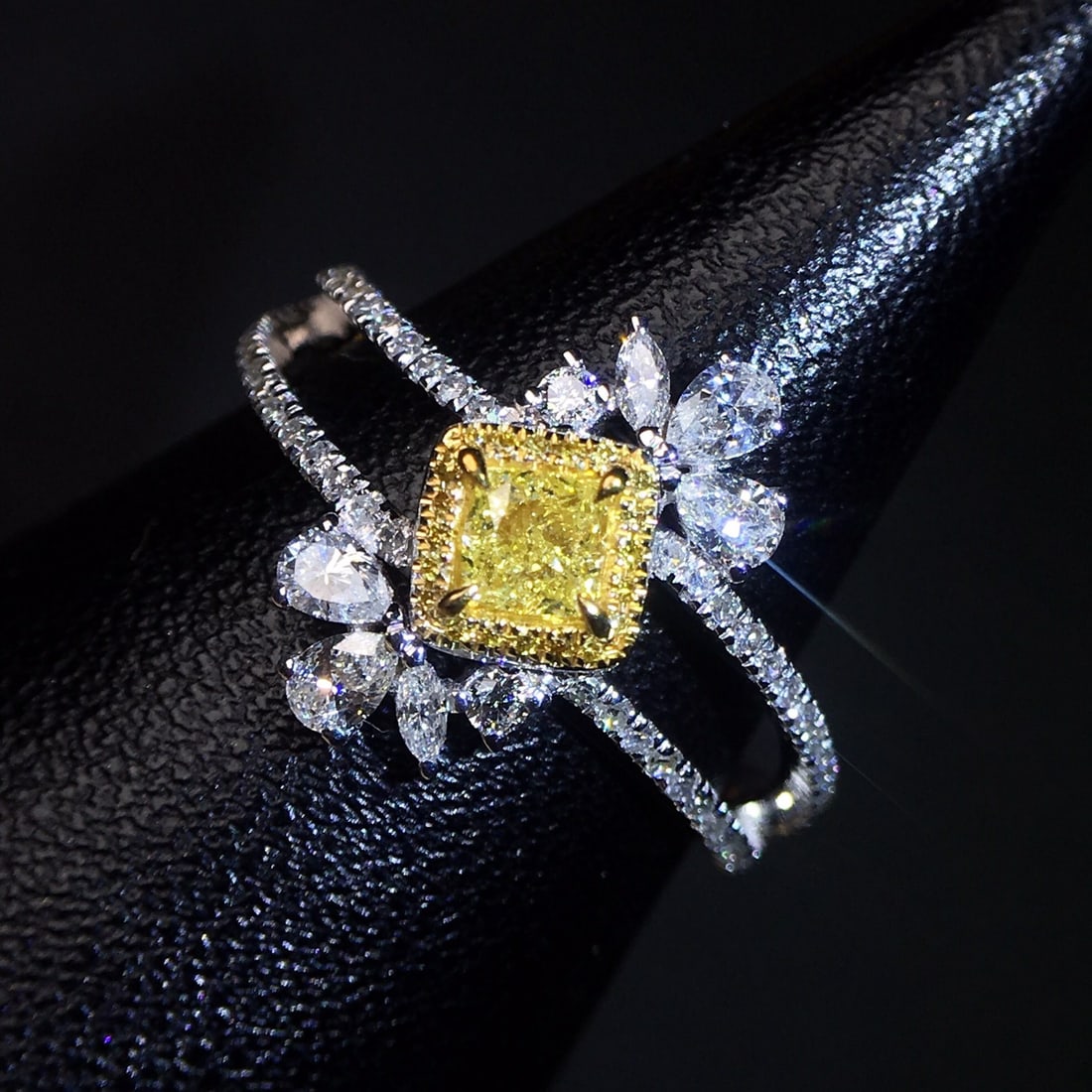 14k Gold 0.78 Ctw Natural Yellow Diamond & Diamond Ring - 2