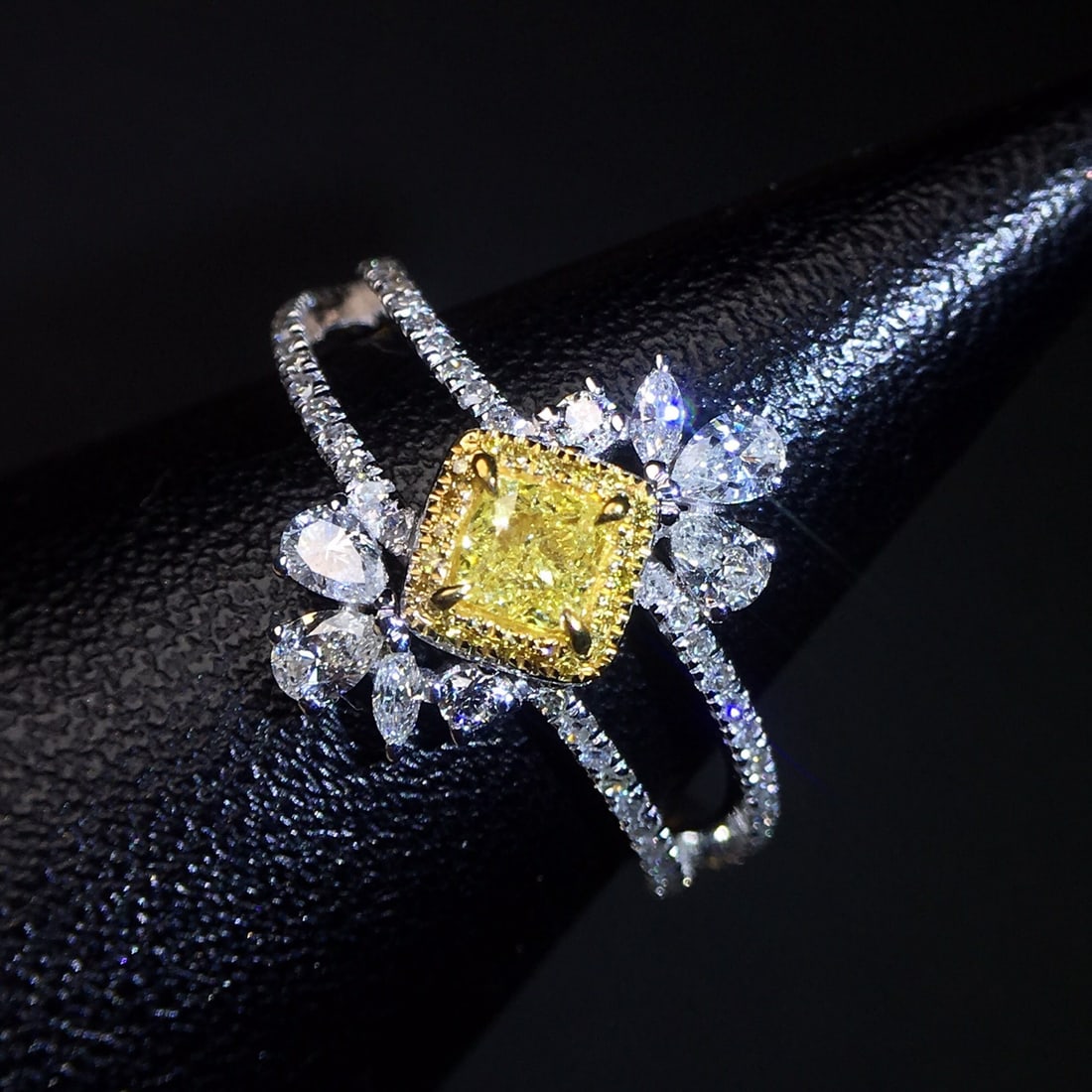 14k Gold 0.78 Ctw Natural Yellow Diamond & Diamond Ring - 5