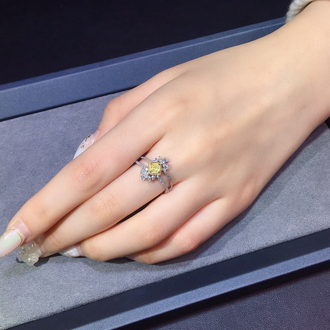 14k Gold 0.78 Ctw Natural Yellow Diamond & Diamond Ring - 6