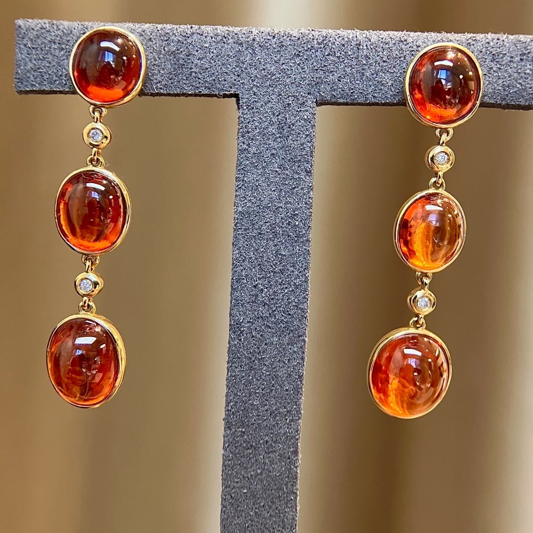 14k Gold 20.50 Ct Natural Spessartine & Diamond Earrings: Ref:231106280 // gold content:14k gold // main gemstone:spessartine // shape:oval // carat weight:20. 50ct // color:orange // treatment:natural // // adjacent gemstone 2 : diamond // shape:round //