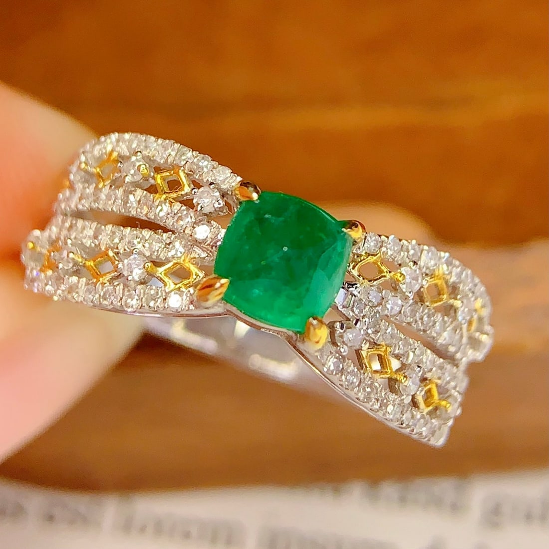 14k Gold 1.2 Ct Vivid Green Natural Emerald & Diamond Ring: Ref:231106285 // gold content:14k gold // ring size:7. 25us // // main gemstone:emerald // shape:sugar-loaf // carat weight:1. 2ct // color:vivid green // treatment:natural // // adjacent gemstone 2