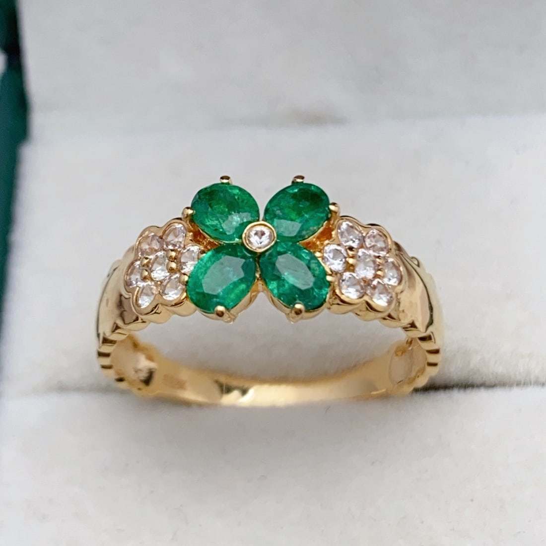 14k Gold 1.20 Ct Vivid Green Natural Emerald & Sapphire Ring - 4