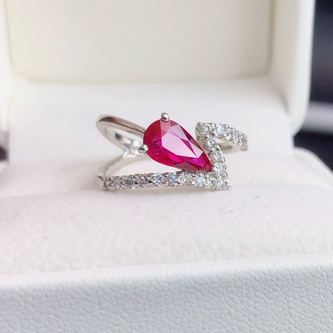 14k Gold 1.62 Ctw Natural Ruby & Diamond Ring: Ref:231106306 // gold content:14k gold // ring size:7. 25us // // main gemstone:ruby // shape:pear // carat weight:1. 16ct // color:red // treatment:natural // // adjacent gemstone 2 : diamond //