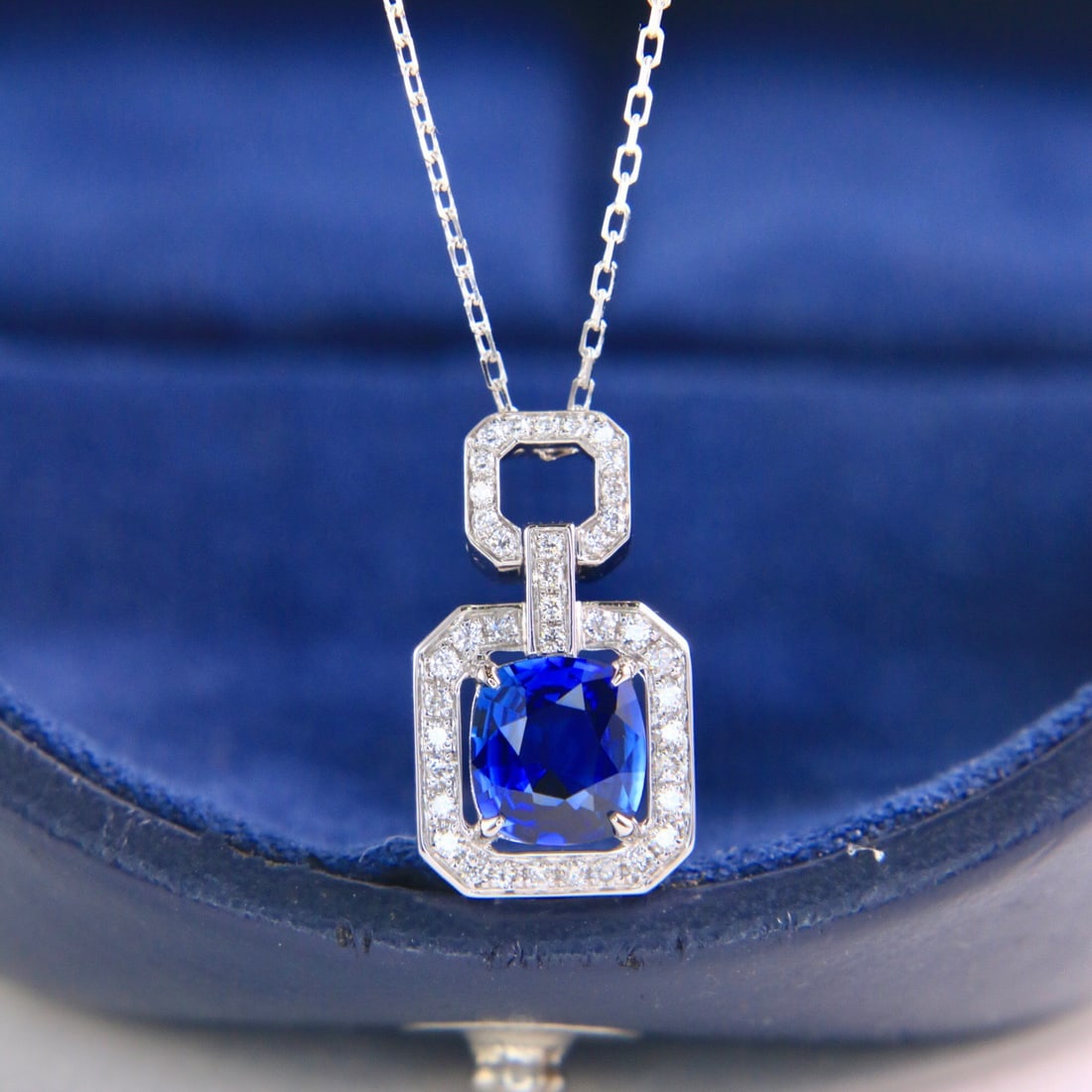 14k Gold 1.22 Ctw Natural Sapphire & Diamond Necklace: Ref:231106311 // gold content:14k gold // main gemstone:sapphire // shape:cushion // carat weight:1. 06ct // color:royal blue // treatment:natural // // adjacent gemstone 2 : diamond // shape:round //