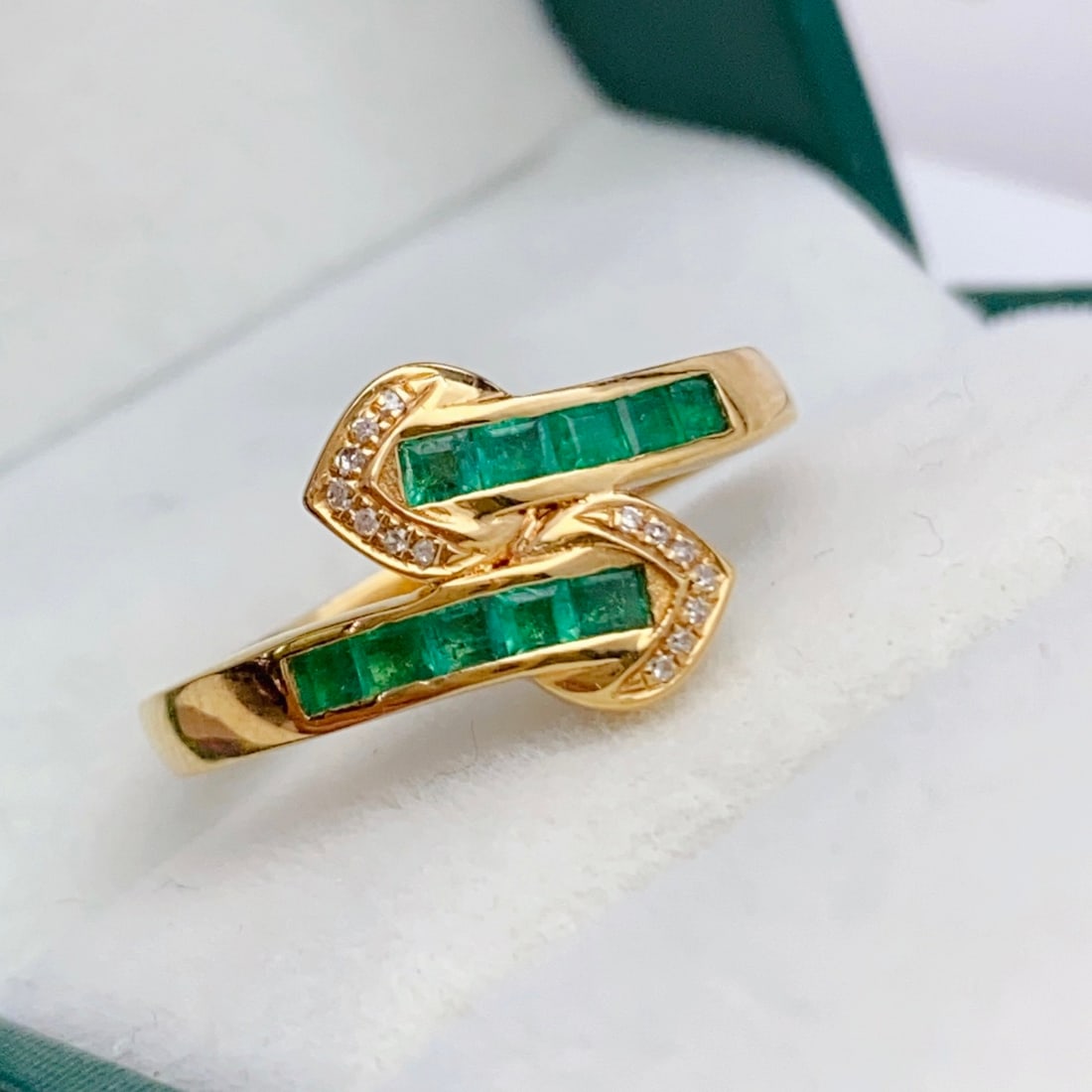 14k Gold 0.80 Ct Natural Emerald & Diamond Ring: Ref:231106323 // gold content:14k gold // ring size:7. 25us // // main gemstone:emerald // shape:square // carat weight:0. 80ct // color:green // treatment:natural // // adjacent gemstone 2 : diamond