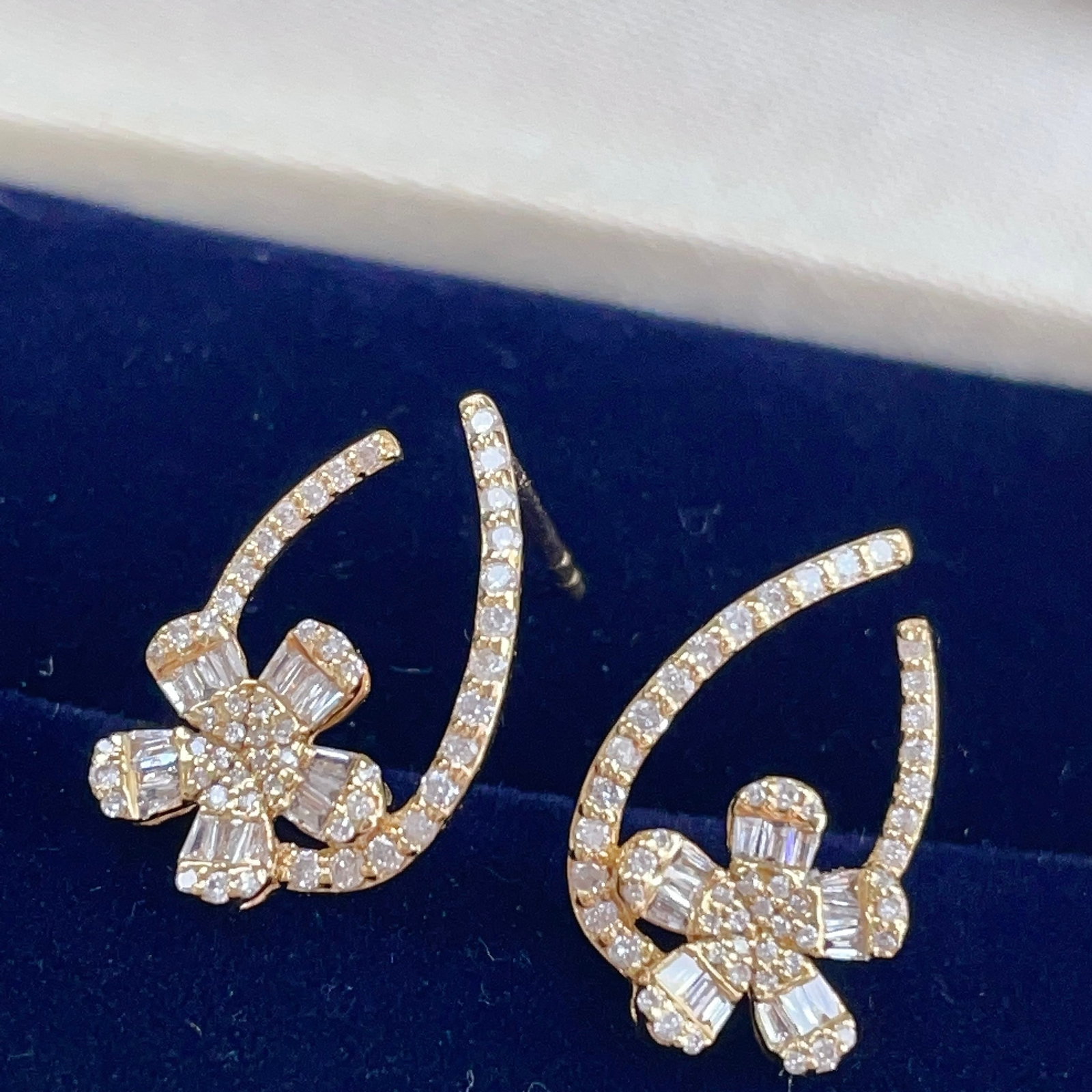14k Gold 0.40 Ct Natural H Diamond Earrings: Ref:231106325 // gold content:14k gold // main gemstone:diamond // shape:multiple // carat weight:0. 40ct // clarity grade:vs-si // color:h // treatment:natural // Condition: New Low Estimate: