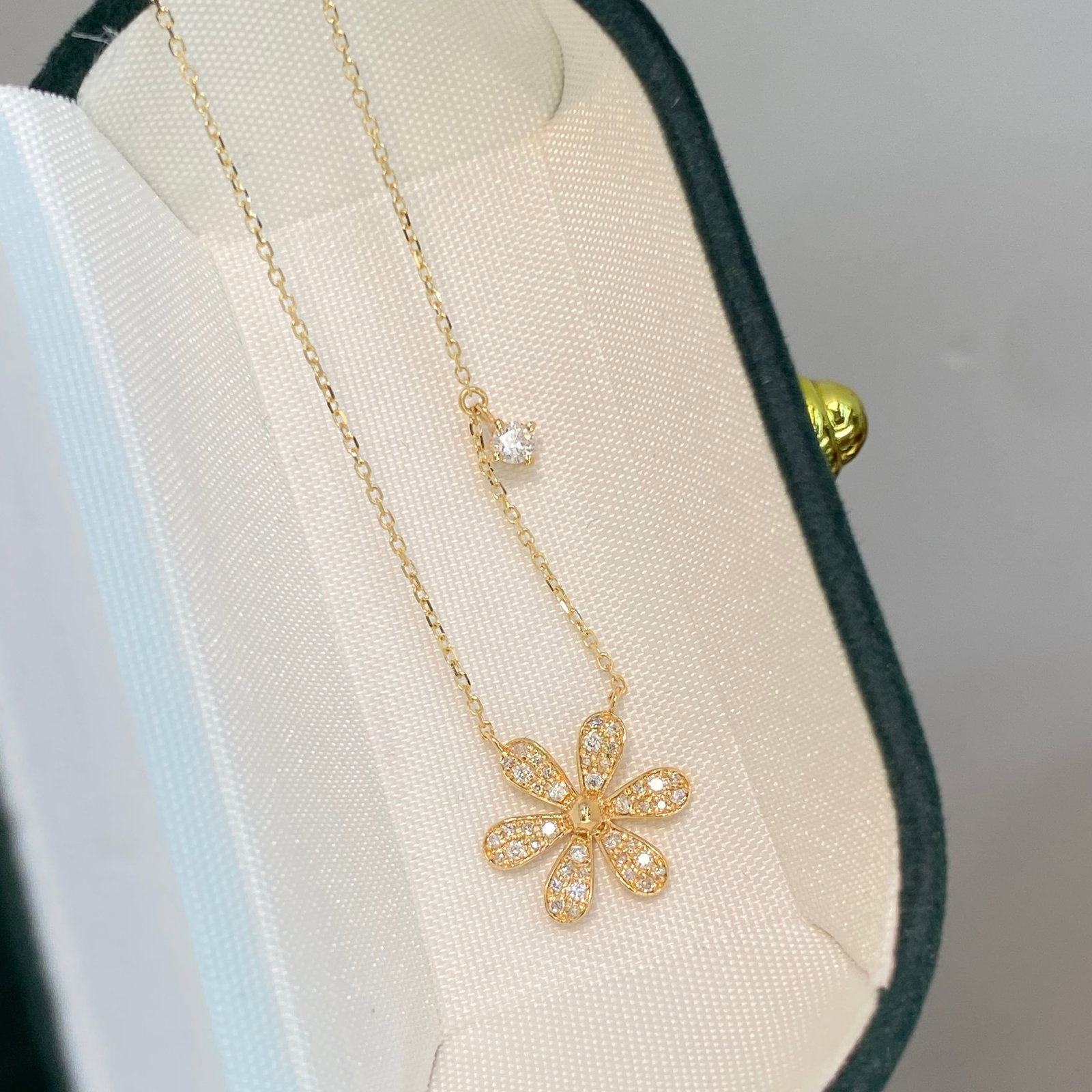 14k Gold 0.3 Ct Natural H Diamond & Flowers Necklace - 2