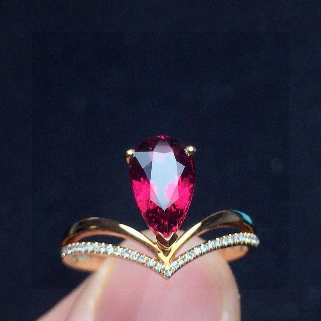 14k Gold 1.39 Ct Natural Tourmaline & Diamond Ring: Ref:231106360 // gold content:14k gold // ring size:7. 25us // // main gemstone:tourmaline // shape:pear // carat weight:1. 39ct // color:red // treatment:natural // // adjacent gemstone 2 : diamond