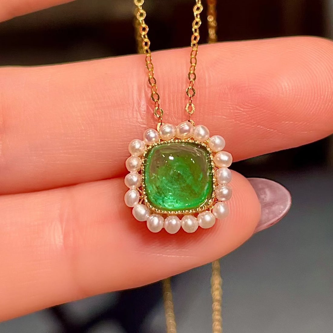 14k Gold 1.93 Ct Natural Emerald & Pearl Pendant( Without Chain ): Ref:231106361 // gold content:14k gold // main gemstone:emerald // shape:sugar-loaf // carat weight:1. 93ct // color:green // treatment:natural // // adjacent gemstone 2 : pearl // shape:round // colo