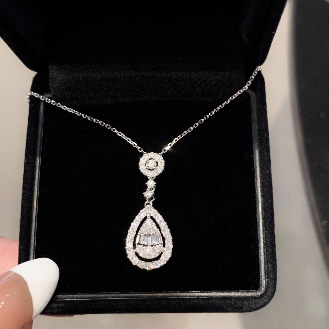 14k Gold 0.5 Ct Natural H Diamond Pendant( Without Chain ): Ref:231106371 // gold content:14k gold // main gemstone:diamond // shape:multiple // carat weight:0. 5ct // clarity grade:vs-si // color:h // treatment:natural // Condition: New Low Estimate: 1900.00