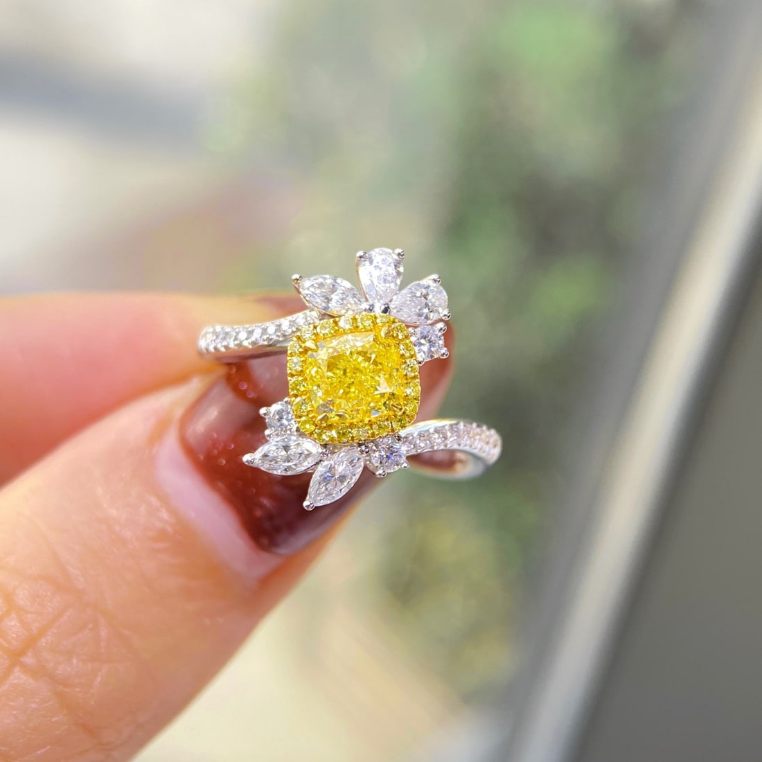 Gia Certified 14k Gold 1.54 Ctw Natural Yellow Diamond & Diamond Ring: Ref:231106404 // gold content:14k gold // ring size:7. 25us // // main gemstone:yellow diamond // certified:gia // shape:cushion // carat weight:0. 89ct // clarity grade:vs1 // color:yellow // treatme