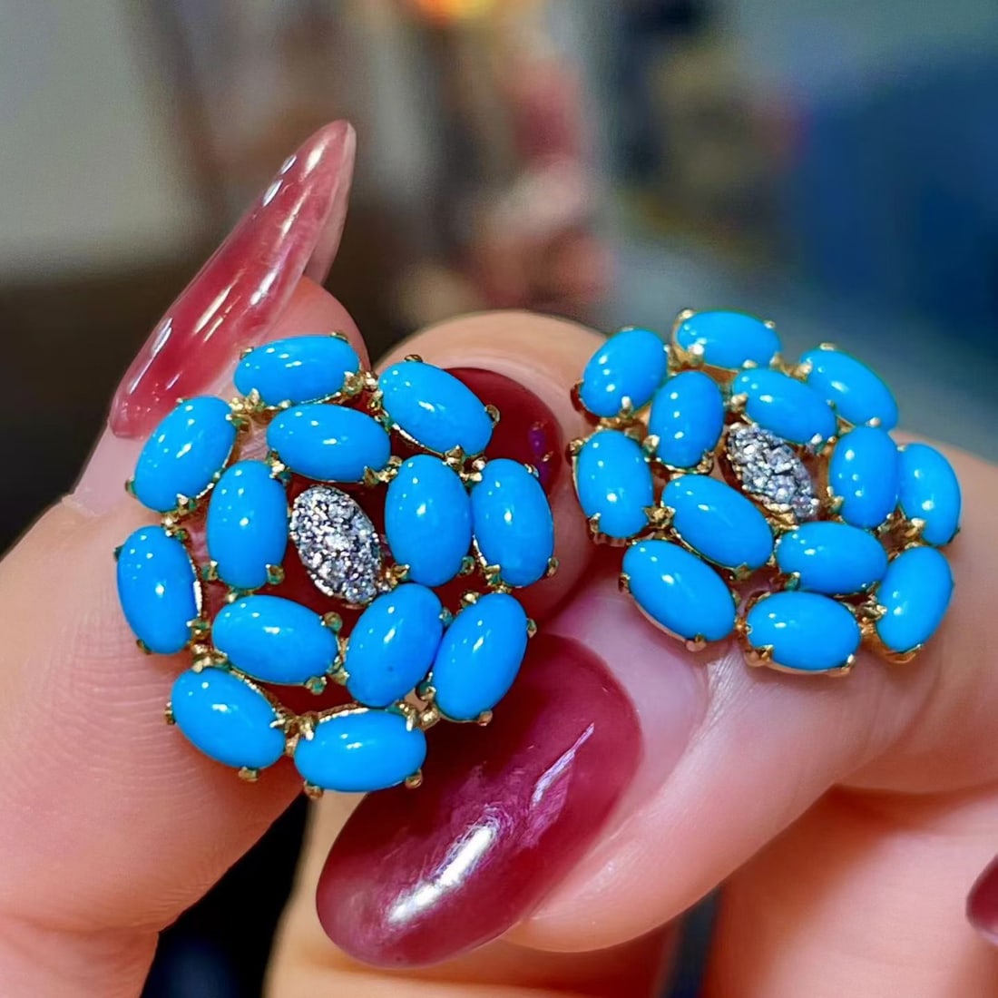 14k Gold 4.43 Ct Natural Blue Turquoise & Diamond Earrings: Ref:231106406 // gold content:14k gold // main gemstone:blue turquoise // shape:oval // carat weight:4. 43ct // color:blue // treatment:natural // // adjacent gemstone 2 : diamond // shape:round // cl