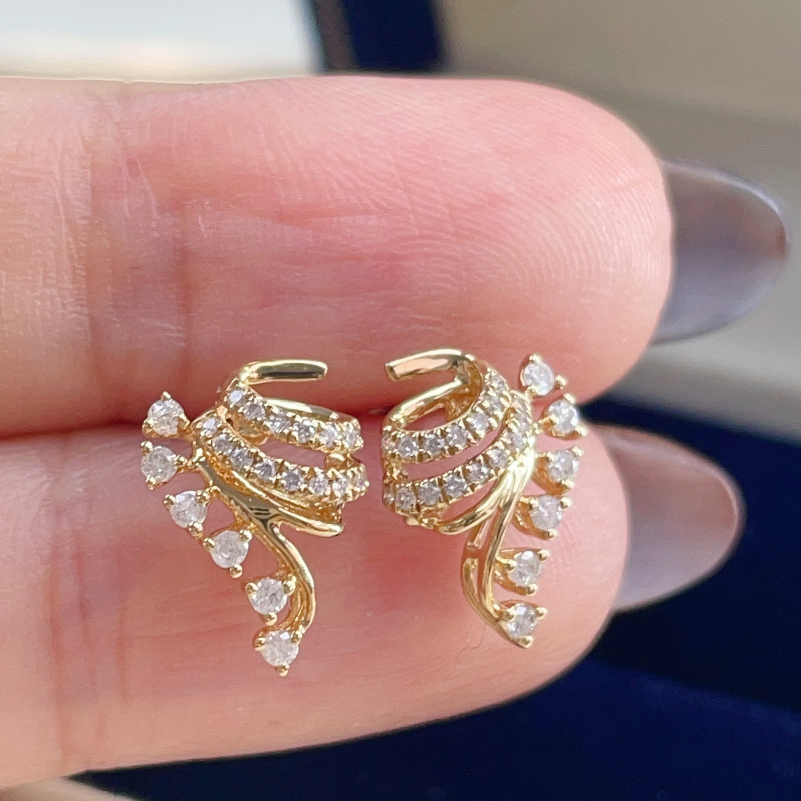 14k Gold 0.26 Ct Natural H Diamond Earrings: Ref:231106431 // gold content:14k gold // main gemstone:diamond // shape:round // carat weight:0. 26ct // clarity grade:vs-si // color:h // treatment:natural // cut grade:g // Condition: New Low