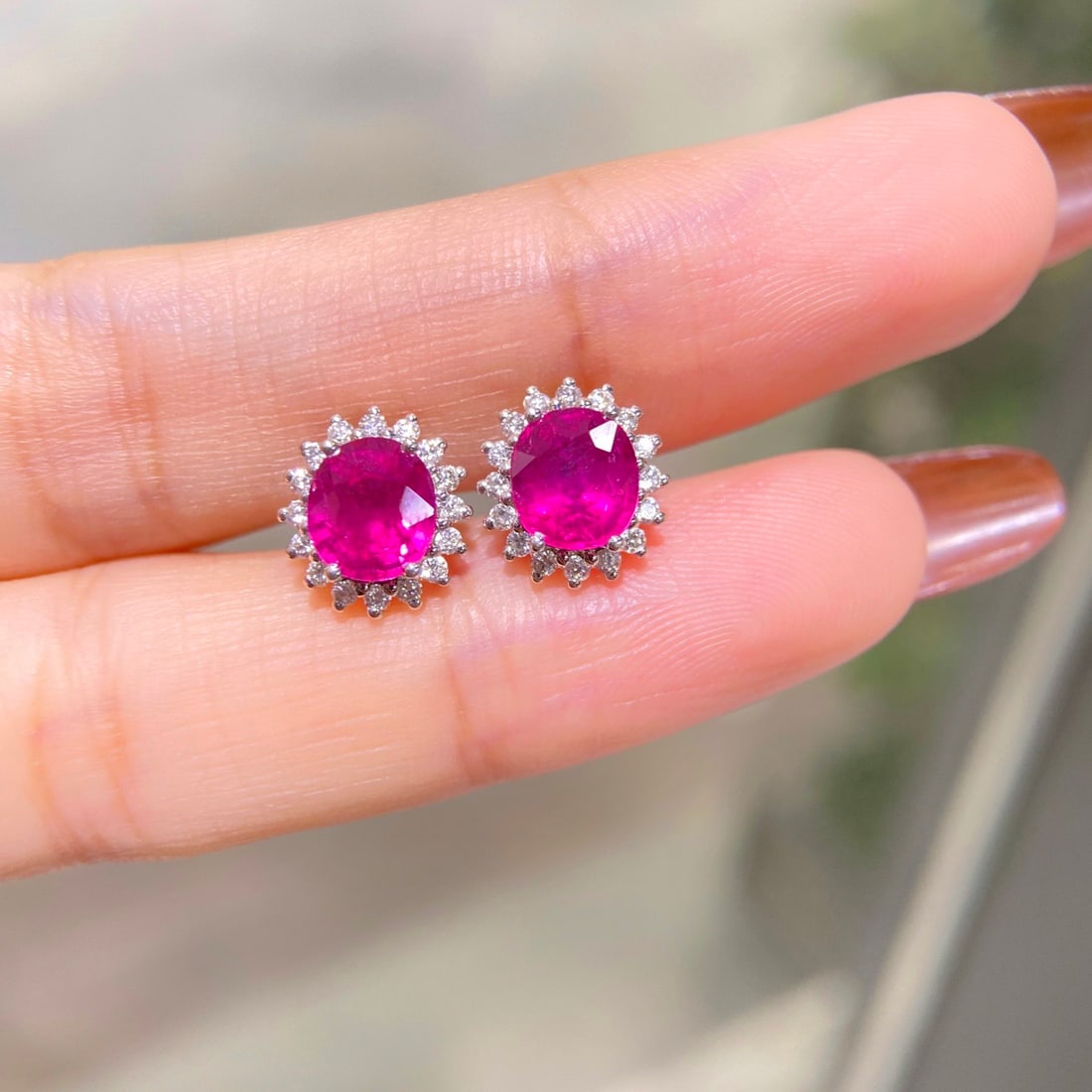 14k Gold 2.28 Ctw Natural Tourmaline & Diamond Earrings: Ref:231106440 // gold content:14k gold // main gemstone:tourmaline // shape:oval // carat weight:2. 00ct // color:red // treatment:natural // // adjacent gemstone 2 : diamond // shape:round // carat