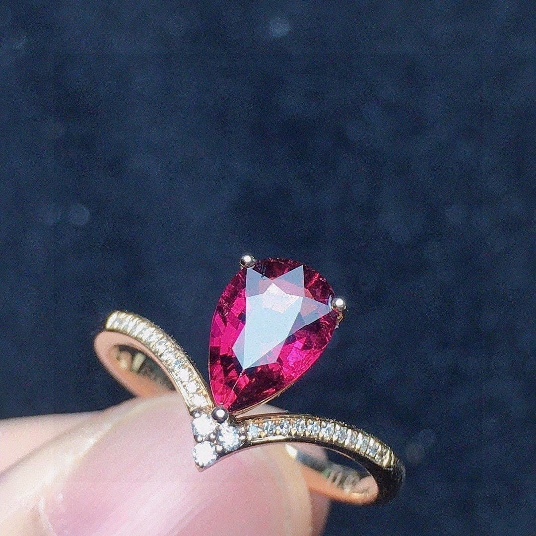 14k Gold 1.02 Ct Natural Tourmaline & Diamond Ring: Ref:231106441 // gold content:14k gold // ring size:7. 25us // // main gemstone:tourmaline // shape:pear // carat weight:1. 02ct // color:red // treatment:natural // // adjacent gemstone 2 : diamond