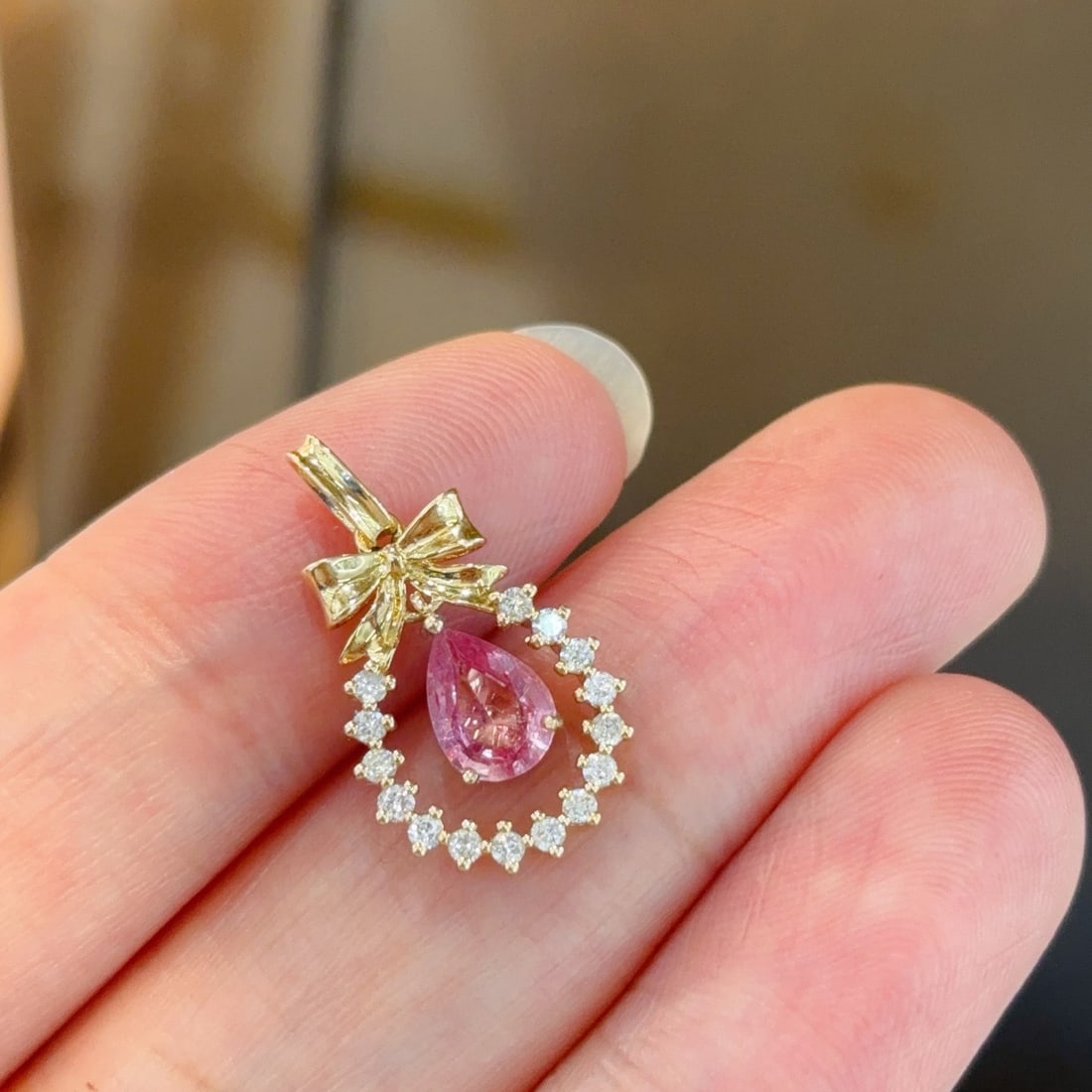 14k Gold 0.7 Ct Natural Padparadscha Sapphire & Diamond Pendant( Without Chain ): Ref:231106450 // gold content:14k gold // main gemstone:padparadscha sapphire // shape:pear // carat weight:0. 7ct // color:orangish pink // treatment:natural // // adjacent gemstone 2 : diamond // sh