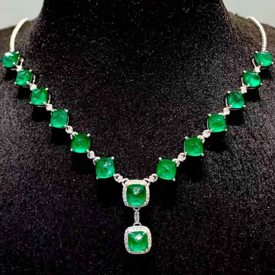 14k Gold 7.8 Ct Natural Emerald & Diamond Necklace: Ref:231107022 // gold content:14k gold // main gemstone:emerald // shape:sugar-loaf // carat weight:7. 8ct // color:green // treatment:natural // // adjacent gemstone 2 : diamond // shape:round //
