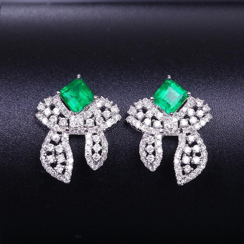 14k Gold 1.20 Ctw Vivid Green Natural Emerald & Diamond Earrings: Ref:231107023 // gold content:14k gold // main gemstone:emerald // shape:octagonal // carat weight:0. 68ct // color:vivid green // treatment:natural // // adjacent gemstone 2 : diamond // shape:round