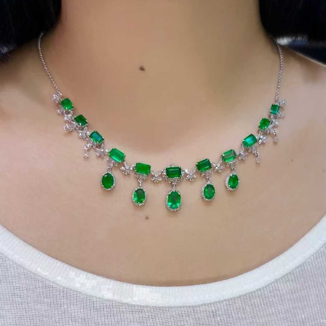 14k Gold 13.25 Ct Vivid Green Natural Emerald & Diamond & Sapphire Necklace - 4