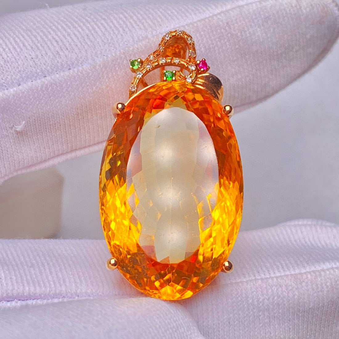 14k Gold 29.3 Ct Natural Citrine & Diamond Pendant( Without Chain ): Ref:231107058 // gold content:14k gold // main gemstone:citrine // shape:oval // carat weight:29. 3ct // color:yellow // treatment:natural // // adjacent gemstone 2 : diamond // shape:round // clarity