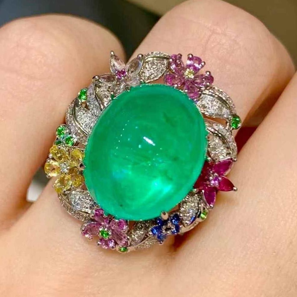 14k Gold 10.02 Ct Natural Emerald & Diamond Ring: Ref:231107062 // gold content:14k gold // ring size:7. 25us // // main gemstone:emerald // shape:oval // carat weight:10. 02ct // color:green // treatment:natural // // adjacent gemstone 2 : diamond /