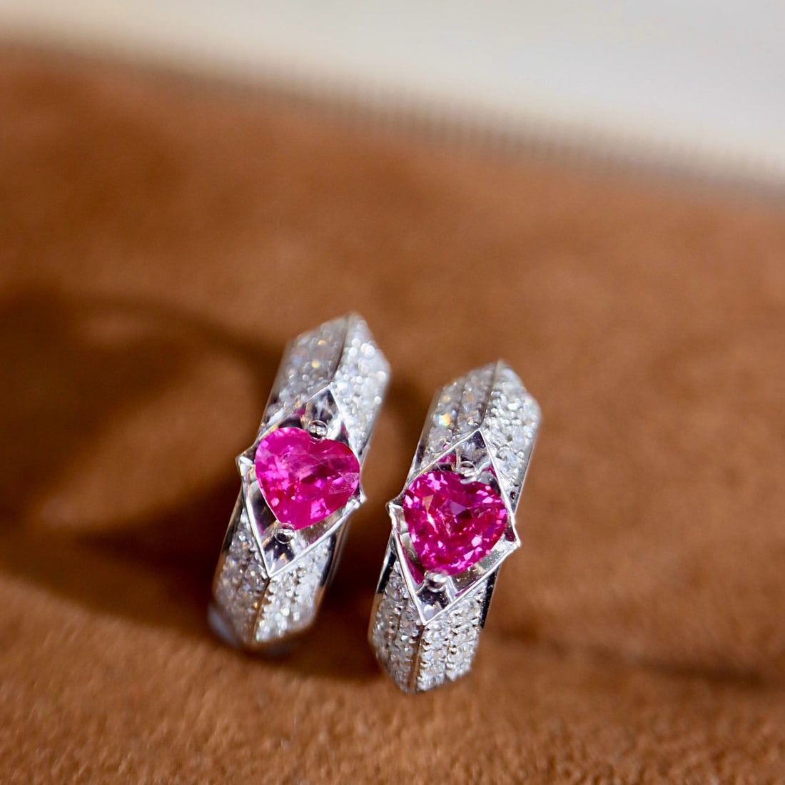 14k Gold 0.8 Ctw Natural Ruby & Diamond Earrings: Ref:231107065 // gold content:14k gold // main gemstone:ruby // shape:heart // carat weight:0. 5ct // color:red // treatment:natural // // adjacent gemstone 2 : diamond // shape:round // carat