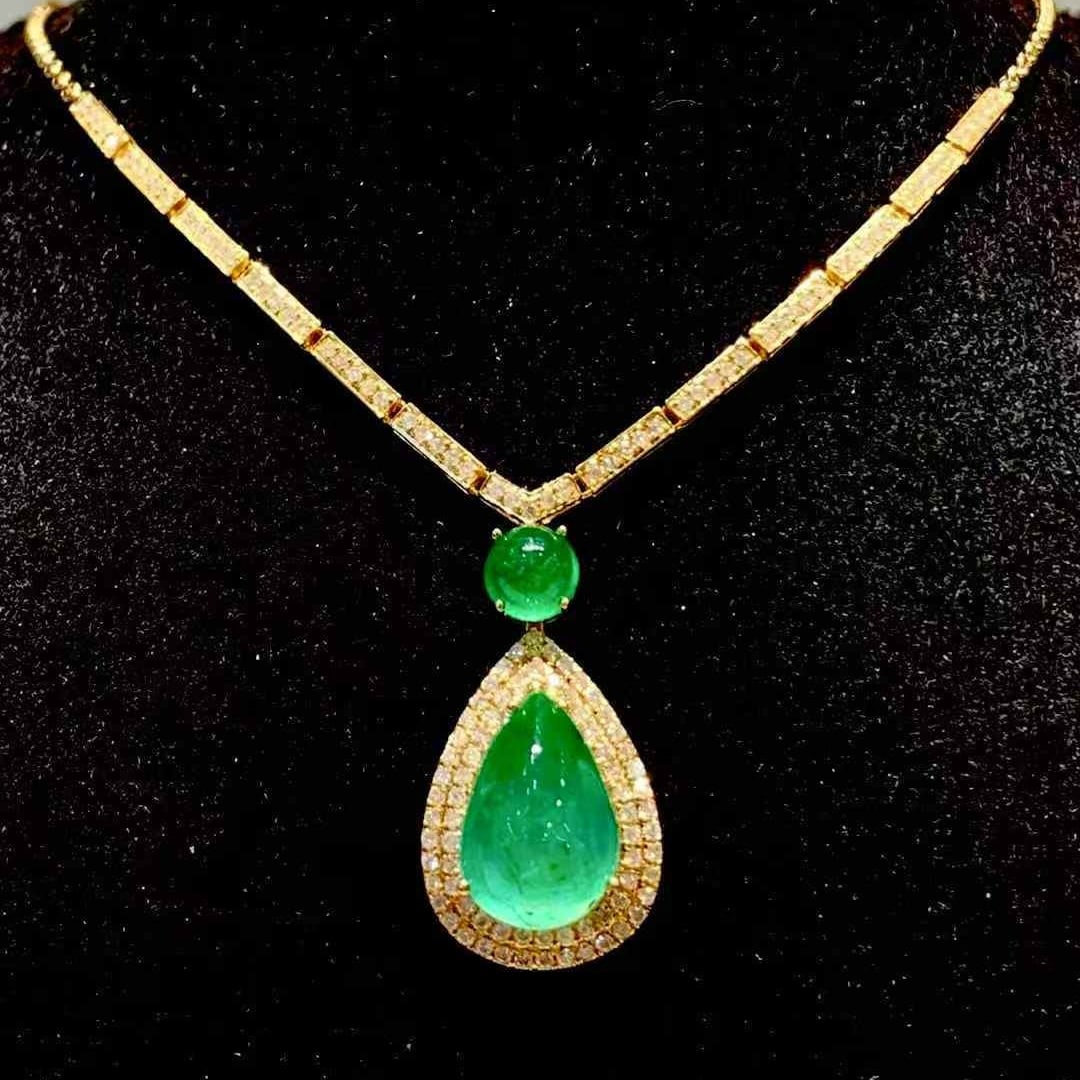 14k Gold 5.6 Ct Natural Emerald & Diamond Necklace: Ref:231107067 // gold content:14k gold // main gemstone:emerald // shape:pear // carat weight:5. 6ct // color:green // treatment:natural // // adjacent gemstone 2 : diamond // shape:round // clarity