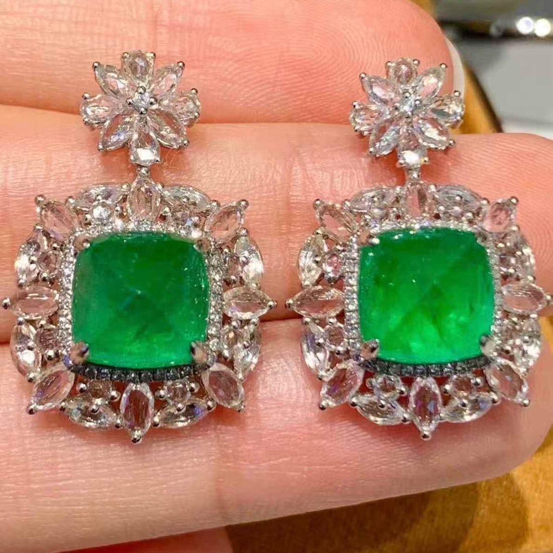 14k Gold 6.80 Ct Natural Emerald & Diamond & Sapphire Earrings: Ref:231107071 // gold content:14k gold // main gemstone:emerald // shape:sugar-loaf // carat weight:6. 80ct // color:green // treatment:natural // // adjacent gemstone 2 : diamond // shape:round //