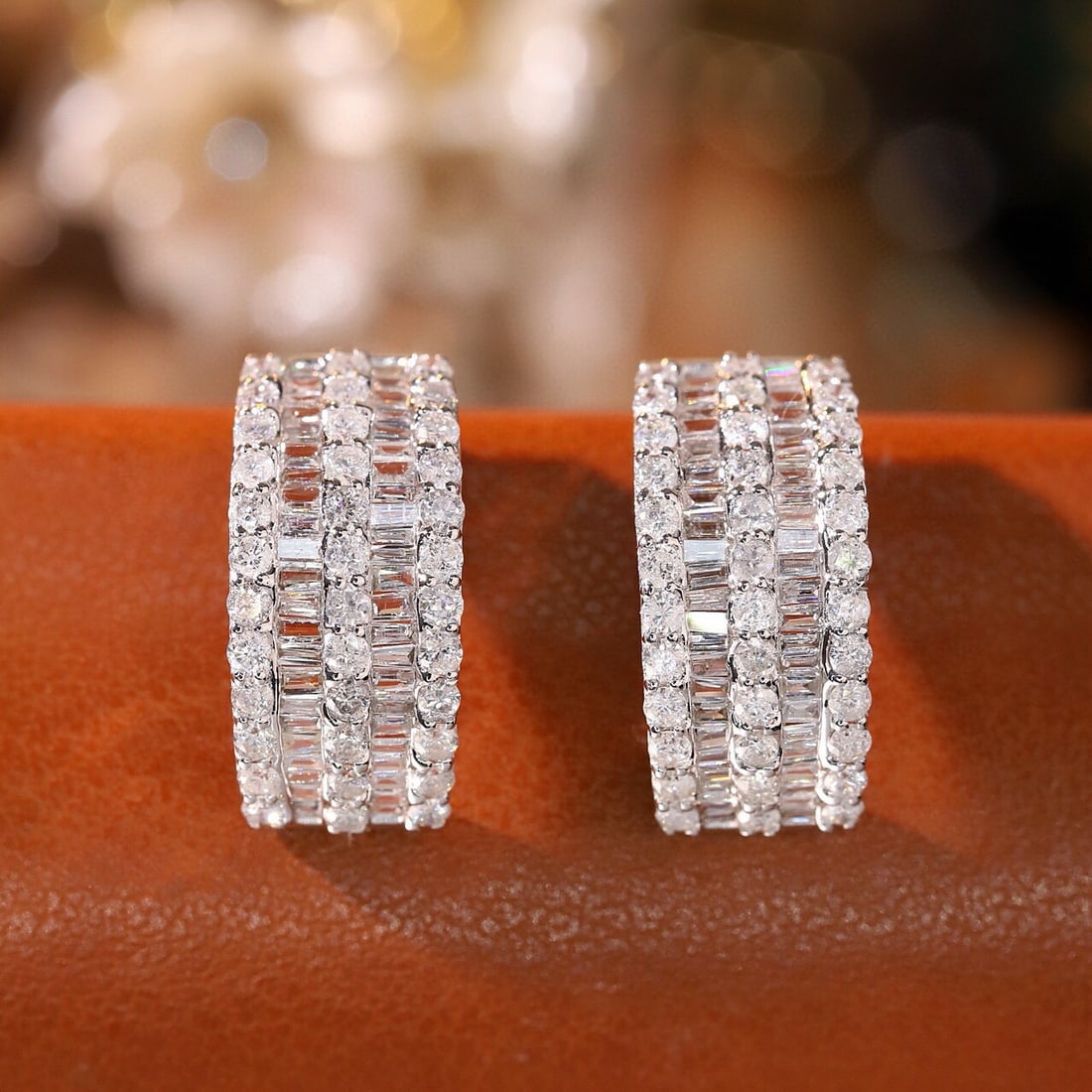 14k Gold 1.7 Ct Natural H Diamond Earrings: Ref:231107082 // gold content:14k gold // main gemstone:diamond // shape:multiple // carat weight:1. 7ct // clarity grade:vs-si // color:h // treatment:natural // High Estimate: 6300 Condition: New