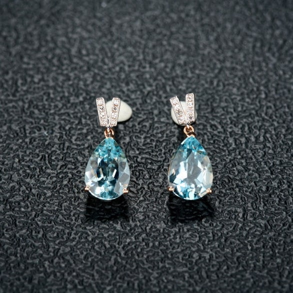 14k Gold 3.13 Ct Natural Aquamarine & Diamond Earrings: Ref:231107098 // gold content:14k gold // main gemstone:aquamarine // shape:pear // carat weight:3. 13ct // color:santa maria color // treatment:natural // // adjacent gemstone 2 : diamond //