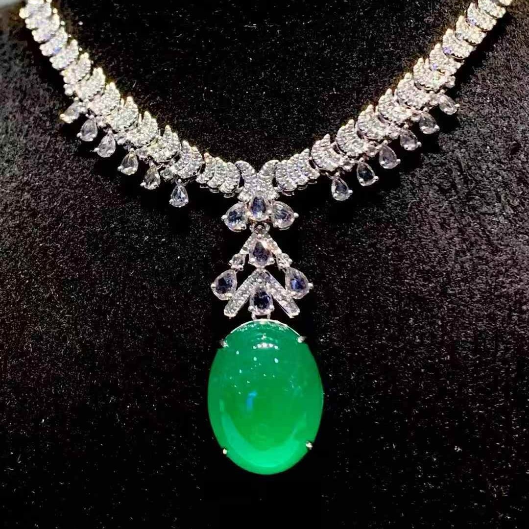 14k Gold 11 Ct Natural Emerald & Diamond Necklace: Ref:231107103 // gold content:14k gold // main gemstone:emerald // shape:oval // carat weight:11ct // color:green // treatment:natural // // adjacent gemstone 2 : diamond // shape:round // clarity gra