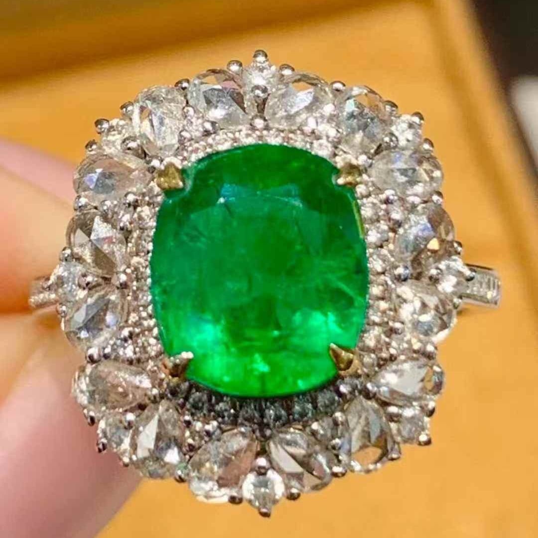 14k Gold 2.2 Ct Vivid Green Natural Emerald & Diamond Ring: Ref:231107104 // gold content:14k gold // ring size:7. 25us // // main gemstone:emerald // shape:cushion // carat weight:2. 2ct // color:vivid green // treatment:natural // // adjacent gemstone 2 :