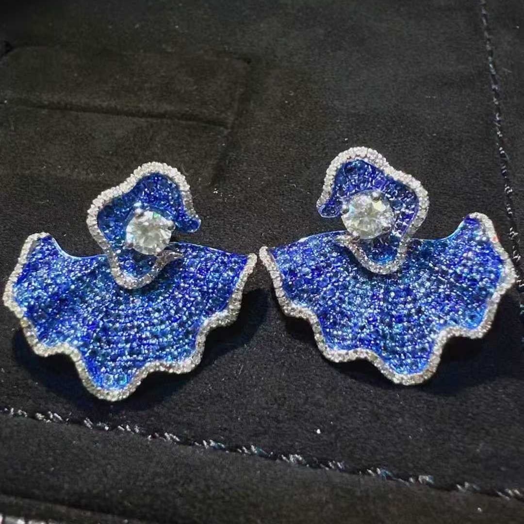 14k Gold 2 Ct Natural Sapphire & Diamond Earrings: Ref:231107117 // gold content:14k gold // main gemstone:sapphire // shape:round // carat weight:2ct // color:blue // treatment:natural // cut grade:g // // adjacent gemstone 2 : diamond //