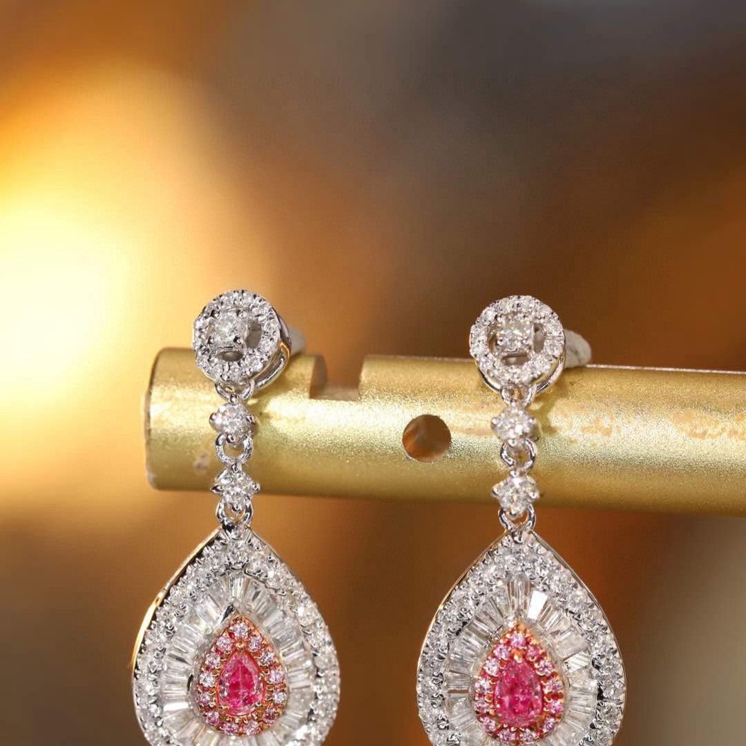 14k Gold 0.80 Ctw Natural Pink Diamond & Diamond Earrings: Ref:231107124 // gold content:14k gold // main gemstone:pink diamond // shape:pear // carat weight:0. 16ct // color:pink // treatment:natural // // adjacent gemstone 2 : diamond // shape:multiple //