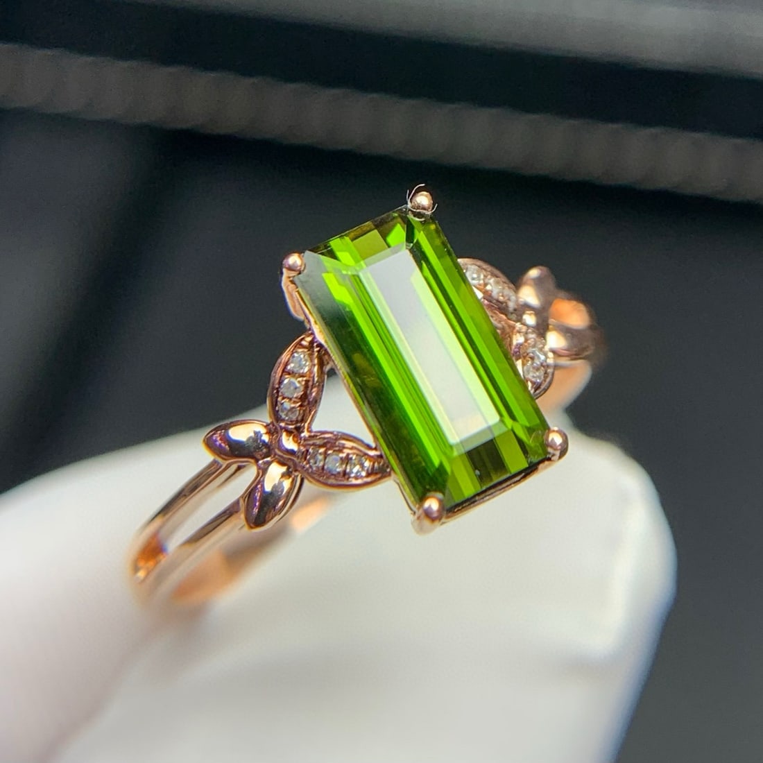 14k Gold 1.96 Ct Natural Tourmaline & Diamond Ring: Ref:231107134 // gold content:14k gold // ring size:7. 25us // // main gemstone:tourmaline // shape:octagonal // carat weight:1. 96ct // color:green // treatment:natural // // adjacent gemstone 2 :