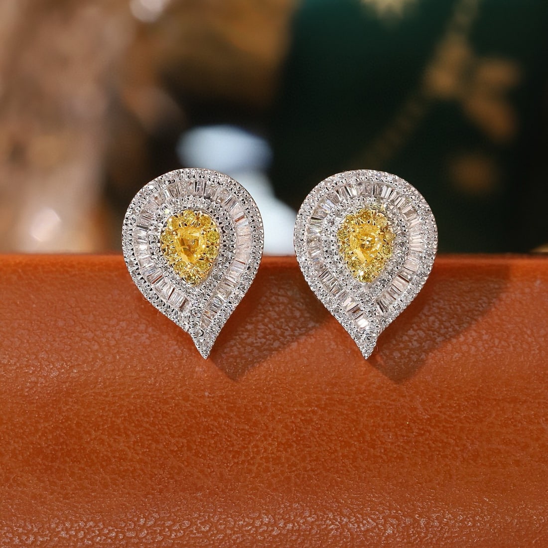 14k Gold 0.80 Ctw Natural Yellow Diamond & Diamond Earrings: Ref:231107160 // gold content:14k gold // main gemstone:yellow diamond // shape:pear // carat weight:0. 14ct // color:yellow // treatment:natural // // adjacent gemstone 2 : diamond // shape:multiple