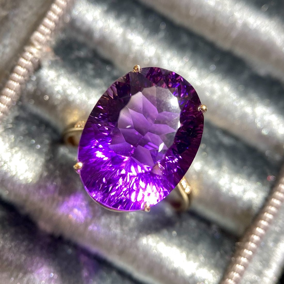 14k Gold 13 Ct Natural Amethyst & Diamond Ring: Ref:231107184 // gold content:14k gold // ring size:7. 25us // // main gemstone:amethyst // shape:oval // carat weight:13ct // color:purple // treatment:natural // // adjacent gemstone 2 : diamond // 