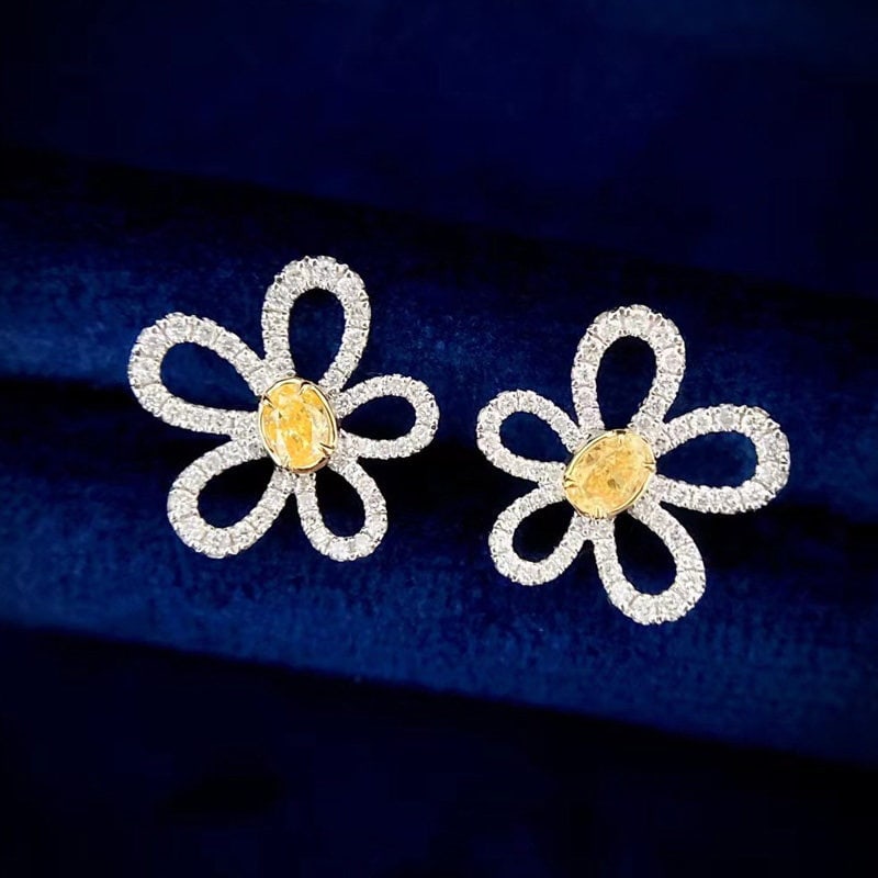 14k Gold 0.50 Ct Natural Color Diamond Earrings: Ref:231107200 // gold content:14k gold // main gemstone:diamond // shape:multiple // carat weight:0. 50ct // clarity grade:vs-si // color:color // treatment:natural // High Estimate: 3300 Low