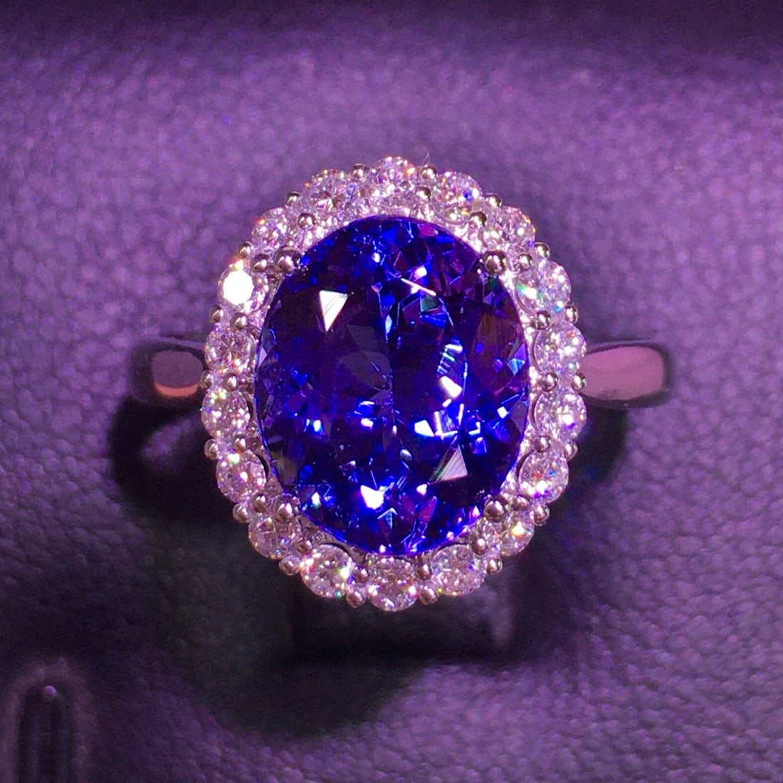 14k Gold 3.6 Ct Natural Tanzanite & Diamond Ring: Ref:231107219 // gold content:14k gold // ring size:7. 25us // // main gemstone:tanzanite // shape:oval // carat weight:3. 6ct // color:blue // treatment:natural // // adjacent gemstone 2 : diamond