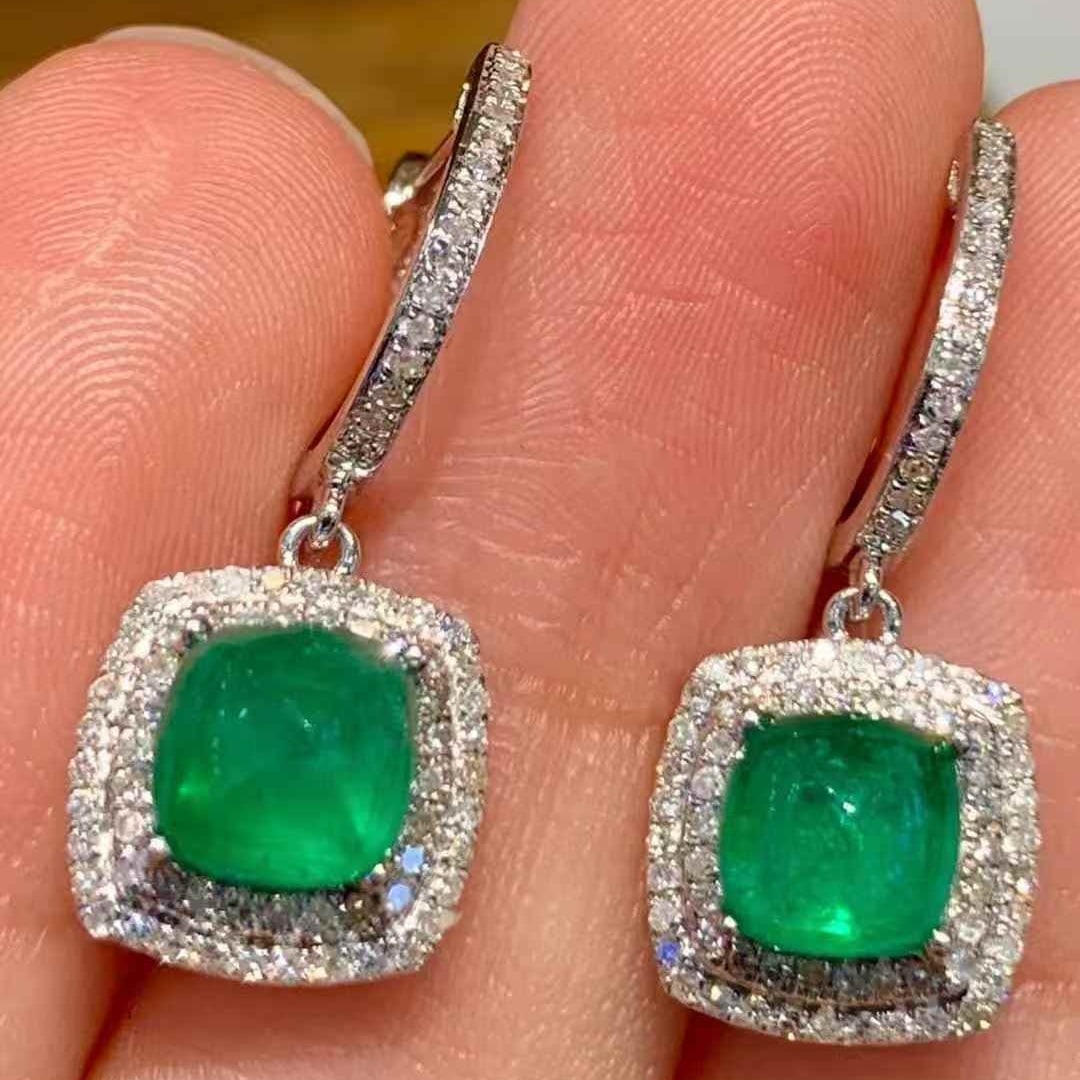 14k Gold 2.3 Ct Natural Emerald & Diamond Earrings: Ref:231107231 // gold content:14k gold // main gemstone:emerald // shape:sugar-loaf // carat weight:2. 3ct // color:green // treatment:natural // // adjacent gemstone 2 : diamond // shape:round //