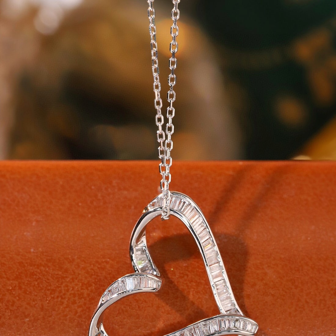 14k Gold 0.32 Ct Natural H Diamond Necklace: Ref:231107251 // gold content:14k gold // main gemstone:diamond // shape:baguette // carat weight:0. 32ct // clarity grade:vs-si // color:h // treatment:natural // Condition: New High Estimate: 2600