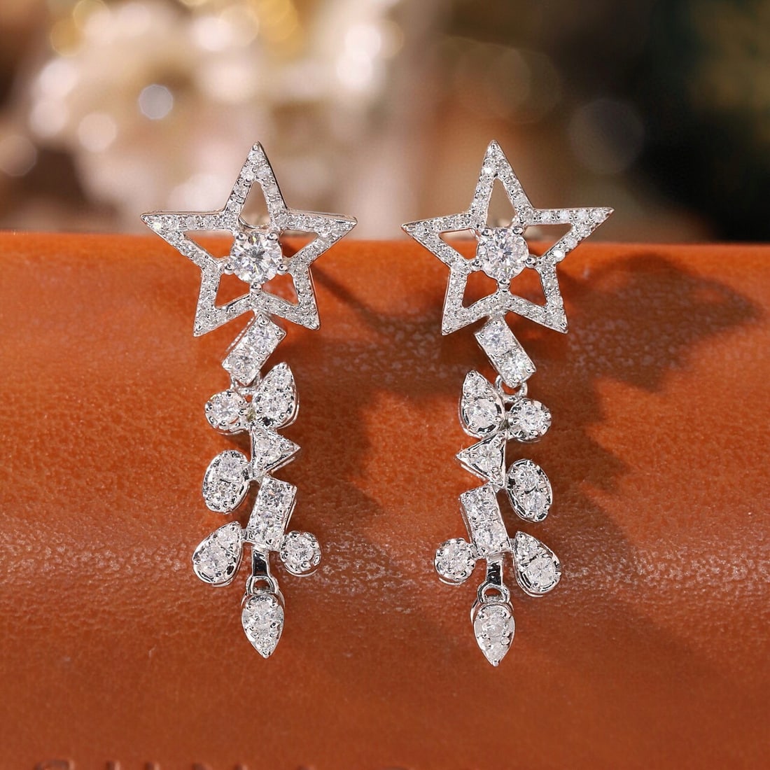 14k Gold 0.84 Ct Natural H Diamond Earrings: Ref:231107254 // gold content:14k gold // main gemstone:diamond // shape:round // carat weight:0. 84ct // clarity grade:vs-si // color:h // treatment:natural // cut grade:g // Low Estimate: 3300 High