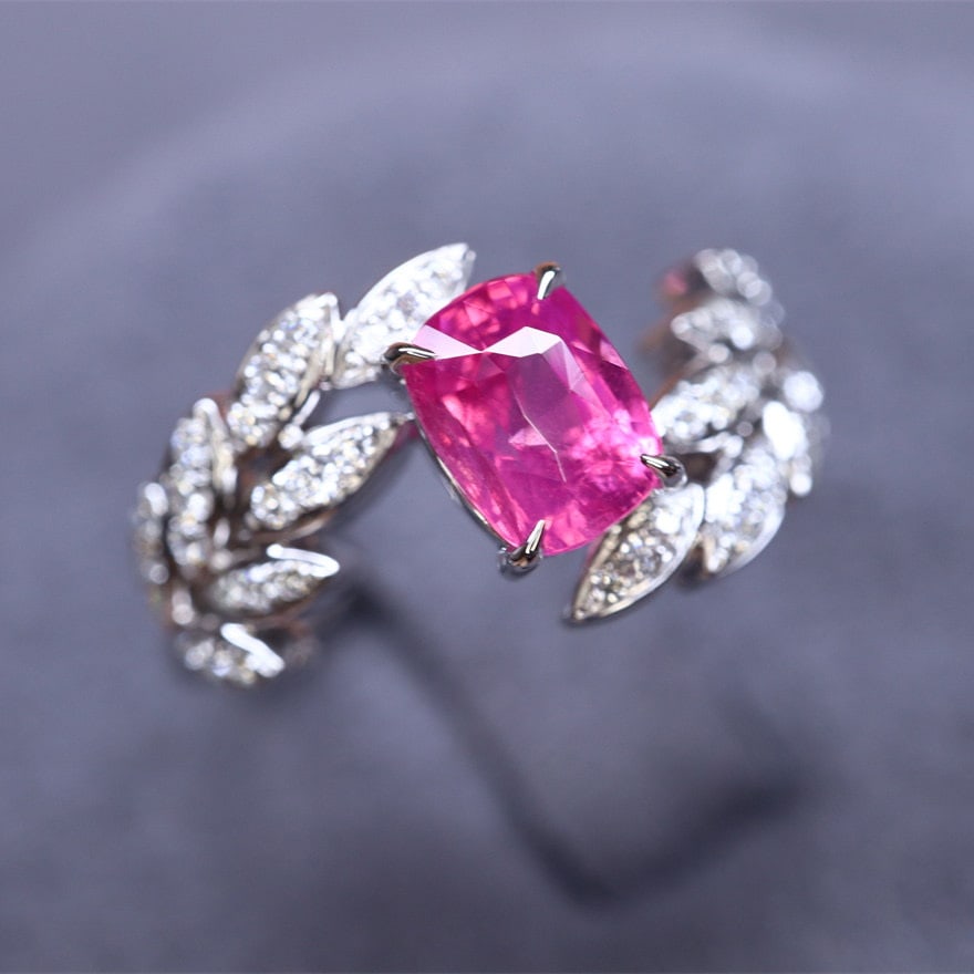14k Gold 1.21 Ctw Natural Spinel & Diamond Ring: Ref:231108009 // gold content:14k gold // ring size:7. 25us // // main gemstone:spinel // shape:cushion // carat weight:1. 01ct // color:pink // treatment:natural // // adjacent gemstone 2 : diamond