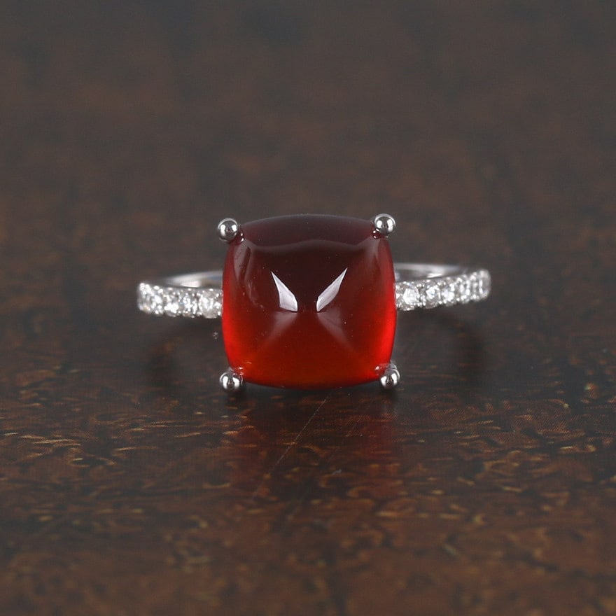 14k Gold 5 Ct Natural Garnet & Diamond Ring: Ref:231108016 // gold content:14k gold // ring size:7. 25us // // main gemstone:garnet // shape:sugar-loaf // carat weight:5ct // color:red // treatment:natural // // adjacent gemstone 2 : diamond //