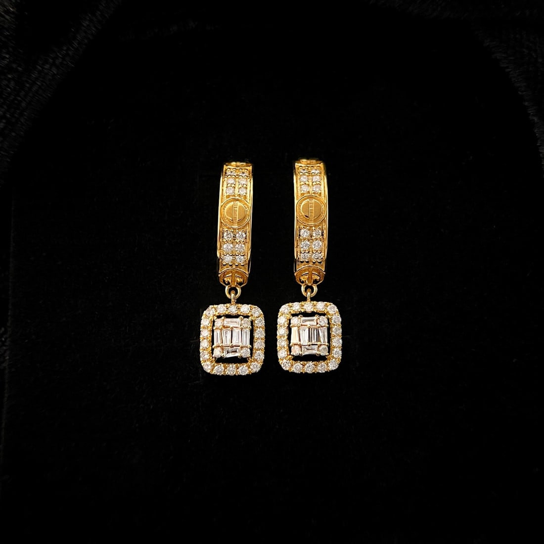 14k Gold 1.06 Ct Natural H Diamond Earrings: Ref:231108026 // gold content:14k gold // main gemstone:diamond // shape:multiple // carat weight:1. 06ct // clarity grade:vs-si // color:h // treatment:natural // Low Estimate: 3700 Condition: New