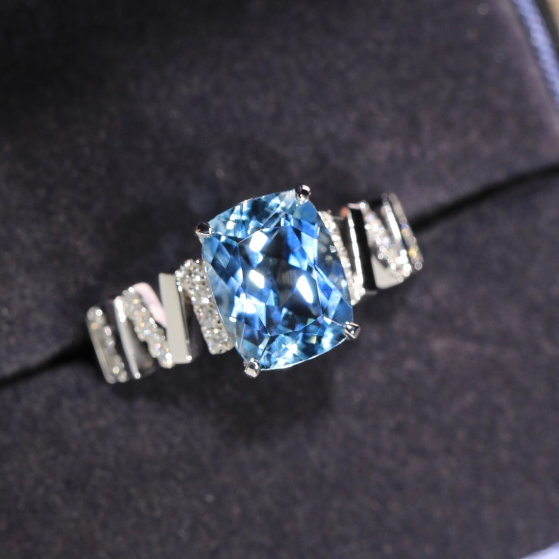14k Gold 2.32 Ct Natural Aquamarine & Diamond Ring: Ref:231108028 // gold content:14k gold // ring size:7. 25us // // main gemstone:aquamarine // shape:cushion // carat weight:2. 32ct // color:santa maria color // treatment:natural // // adjacent